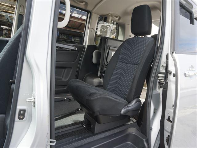 セレナ 　福祉車両チェアキャブスロープ車いす２名　２列目電動ウィンチ　３列目後退防止ベルト　オートステップ　左パワードア　禁煙車　取説　保証書　インテリジェントキー　ワンオーナー　リヤエアコン（54枚目）