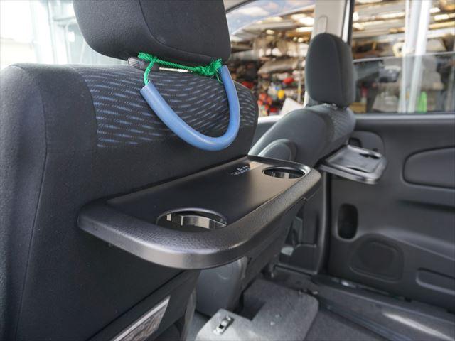 セレナ 　福祉車両チェアキャブスロープ車いす２名　２列目電動ウィンチ　３列目後退防止ベルト　オートステップ　左パワードア　禁煙車　取説　保証書　インテリジェントキー　ワンオーナー　リヤエアコン（57枚目）