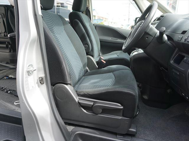 セレナ 　福祉車両チェアキャブスロープ車いす２名　２列目電動ウィンチ　３列目後退防止ベルト　オートステップ　左パワードア　禁煙車　取説　保証書　インテリジェントキー　ワンオーナー　リヤエアコン（60枚目）