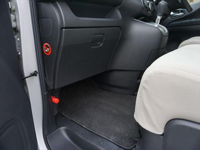 セレナ 　福祉車両チェアキャブスロープ車いす２基２列目電動ウィンチ３列目後退防止ベルト　オートステップ　手すり　キーレス　ウィンチ用リモコン　純正ディスプレーオーディオ　バックカメラ　ドラレコ（46枚目）