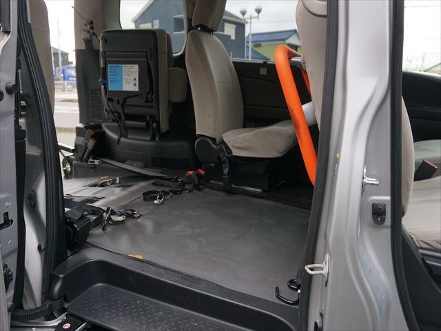 セレナ 　福祉車両チェアキャブスロープ車いす２基２列目電動ウィンチ３列目後退防止ベルト　オートステップ　手すり　キーレス　ウィンチ用リモコン　純正ディスプレーオーディオ　バックカメラ　ドラレコ（55枚目）