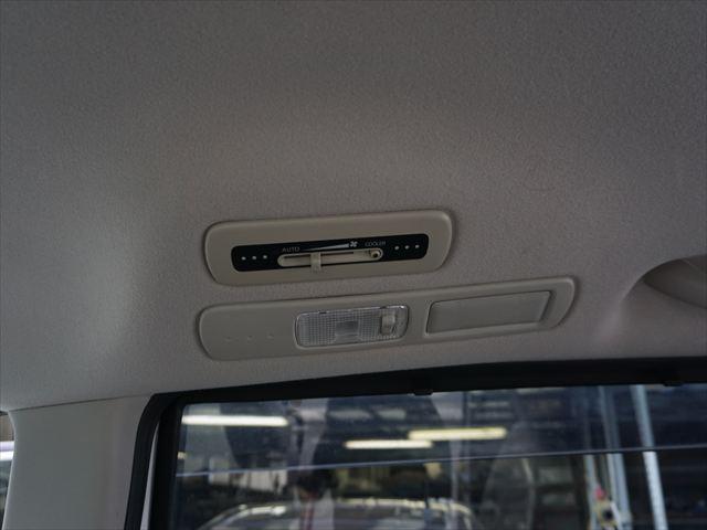 セレナ 　福祉車両チェアキャブスロープ車いす２基２列目電動ウィンチ３列目後退防止ベルト　オートステップ　手すり　キーレス　ウィンチ用リモコン　純正ディスプレーオーディオ　バックカメラ　ドラレコ（63枚目）