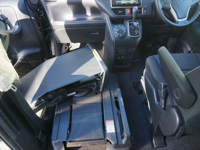ヴォクシー 　福祉車両助手席電動サイドリフトアップシート　Ｘウェルキャブ　両側パワードア　ＬＥＤライト　純正ナビテレビ　バックカメラ　キーレス　ＥＴＣ（26枚目）