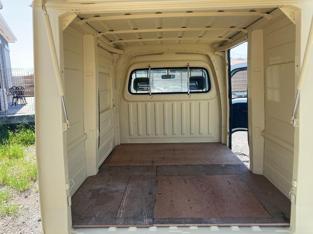 サンバートラック パネルバン　５速ＭＴ　エアコン　運転席エアバック　社外ステレオ　オーバーヘッドコンソール　社外１３インチアルミ　つや消し　移動販売車ベース　キャンピング車ベース　ＧＯＯ鑑定済み（15枚目）