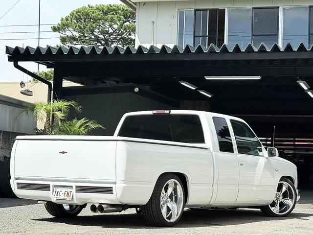 シボレーＣ－１５００ 　新車並行・助手席観音ドア・ＮＥＷ２０インチホイール・モケットベンチシート・ＮＥＷ燃料タンク・ＮＥＷ燃料ポンプ・新品バンパー・新品グリル・新品ヘッドライト・ロールパン・（9枚目）