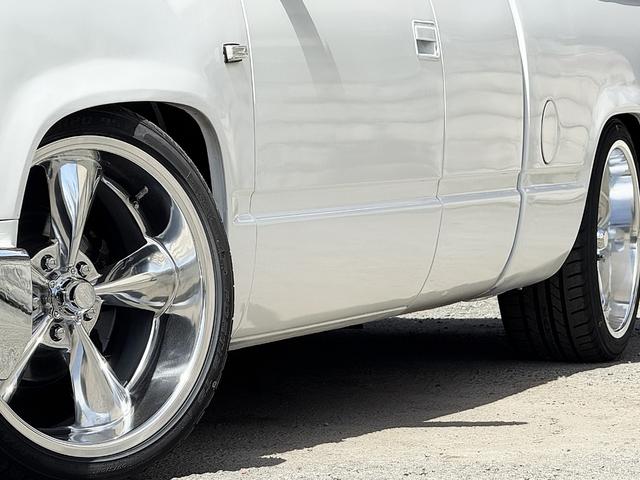 シボレーＣ－１５００ 　新車並行・助手席観音ドア・ＮＥＷ２０インチホイール・モケットベンチシート・ＮＥＷ燃料タンク・ＮＥＷ燃料ポンプ・新品バンパー・新品グリル・新品ヘッドライト・ロールパン・（12枚目）