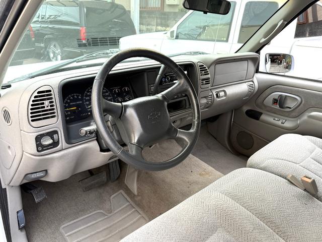 シボレーＣ－１５００ 　新車並行・助手席観音ドア・ＮＥＷ２０インチホイール・モケットベンチシート・ＮＥＷ燃料タンク・ＮＥＷ燃料ポンプ・新品バンパー・新品グリル・新品ヘッドライト・ロールパン・（17枚目）