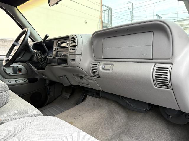 シボレーＣ－１５００ 　新車並行・助手席観音ドア・ＮＥＷ２０インチホイール・モケットベンチシート・ＮＥＷ燃料タンク・ＮＥＷ燃料ポンプ・新品バンパー・新品グリル・新品ヘッドライト・ロールパン・（23枚目）