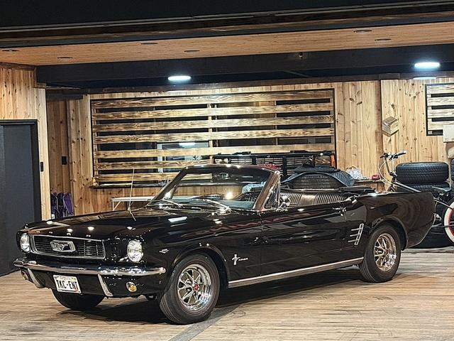 マスタング 　コンバーチブル・２８９オリジナルＶ８エンジン・４輪ディスクブレーキ・ヴィンテージエアーエアコン・ＭＳＤ点火システム整備交換済・アルミラジエター・社外へダース・ダブルフローマスター・レッドリボンタイヤ（7枚目）