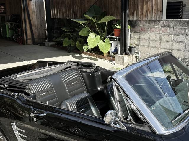 マスタング 　コンバーチブル・２８９オリジナルＶ８エンジン・４輪ディスクブレーキ・ヴィンテージエアーエアコン・ＭＳＤ点火システム整備交換済・アルミラジエター・社外へダース・ダブルフローマスター・レッドリボンタイヤ（8枚目）