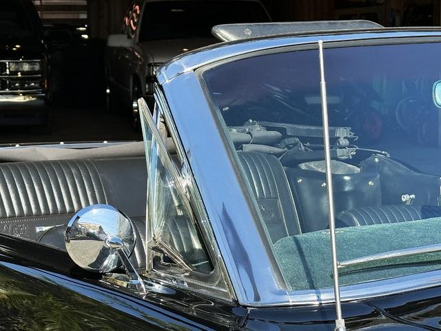 マスタング 　コンバーチブル・２８９オリジナルＶ８エンジン・４輪ディスクブレーキ・ヴィンテージエアーエアコン・ＭＳＤ点火システム整備交換済・アルミラジエター・社外へダース・ダブルフローマスター・レッドリボンタイヤ（14枚目）