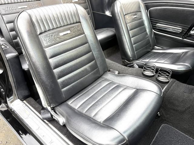 マスタング 　コンバーチブル・２８９オリジナルＶ８エンジン・４輪ディスクブレーキ・ヴィンテージエアーエアコン・ＭＳＤ点火システム整備交換済・アルミラジエター・社外へダース・ダブルフローマスター・レッドリボンタイヤ（23枚目）