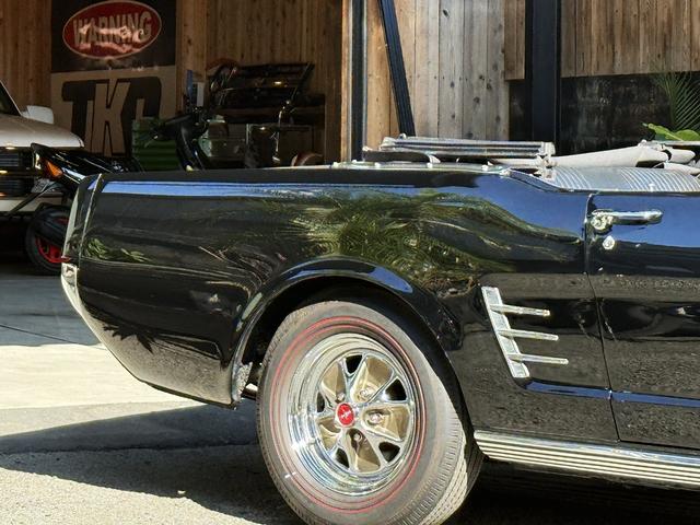 マスタング 　コンバーチブル・２８９オリジナルＶ８エンジン・４輪ディスクブレーキ・ヴィンテージエアーエアコン・ＭＳＤ点火システム整備交換済・アルミラジエター・社外へダース・ダブルフローマスター・レッドリボンタイヤ（36枚目）