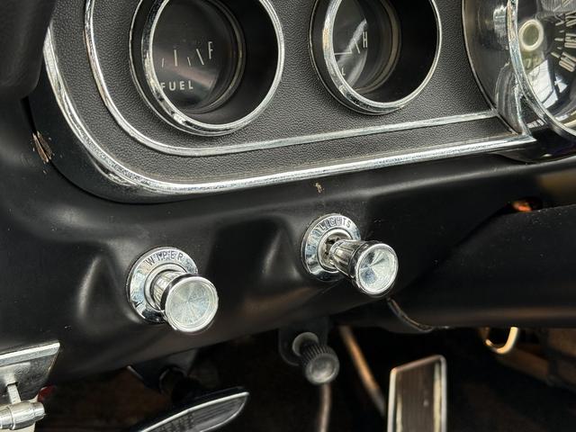 マスタング 　コンバーチブル・２８９オリジナルＶ８エンジン・４輪ディスクブレーキ・ヴィンテージエアーエアコン・ＭＳＤ点火システム整備交換済・アルミラジエター・社外へダース・ダブルフローマスター・レッドリボンタイヤ（49枚目）