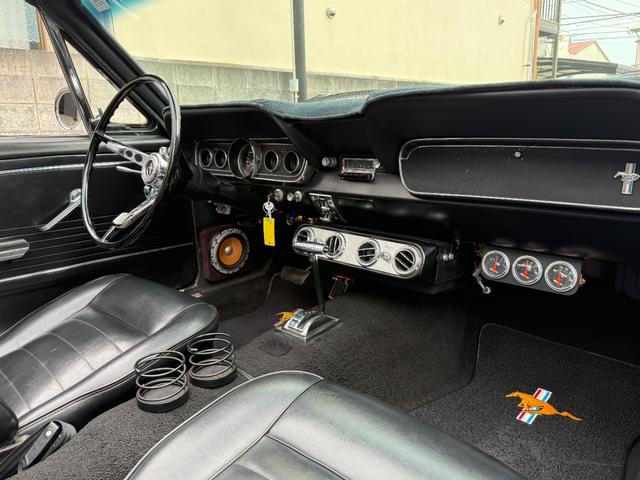 マスタング 　コンバーチブル・２８９オリジナルＶ８エンジン・４輪ディスクブレーキ・ヴィンテージエアーエアコン・ＭＳＤ点火システム整備交換済・アルミラジエター・社外へダース・ダブルフローマスター・レッドリボンタイヤ（52枚目）