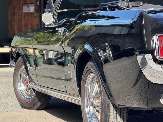 マスタング 　コンバーチブル・２８９オリジナルＶ８エンジン・４輪ディスクブレーキ・ヴィンテージエアーエアコン・ＭＳＤ点火システム整備交換済・アルミラジエター・社外へダース・ダブルフローマスター・レッドリボンタイヤ（64枚目）