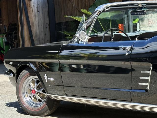 マスタング 　コンバーチブル・２８９オリジナルＶ８エンジン・４輪ディスクブレーキ・ヴィンテージエアーエアコン・ＭＳＤ点火システム整備交換済・アルミラジエター・社外へダース・ダブルフローマスター・レッドリボンタイヤ（66枚目）