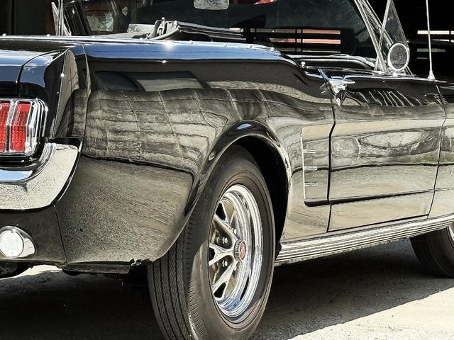 マスタング 　コンバーチブル・２８９オリジナルＶ８エンジン・４輪ディスクブレーキ・ヴィンテージエアーエアコン・ＭＳＤ点火システム整備交換済・アルミラジエター・社外へダース・ダブルフローマスター・レッドリボンタイヤ（75枚目）