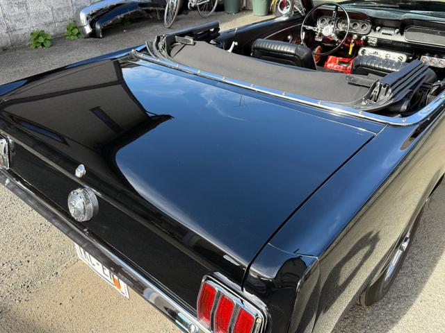 マスタング 　コンバーチブル・２８９オリジナルＶ８エンジン・４輪ディスクブレーキ・ヴィンテージエアーエアコン・ＭＳＤ点火システム整備交換済・アルミラジエター・社外へダース・ダブルフローマスター・レッドリボンタイヤ（77枚目）