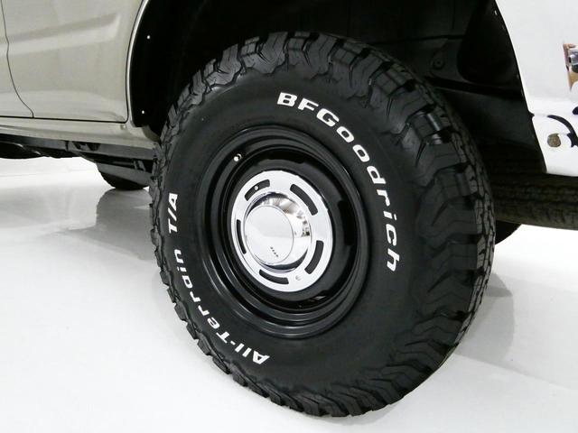 ハイラックスサーフ ＳＳＲ－Ｇ　ＮＥＷペイント・新品アルミホイール・タイヤ・リフトアップ・前後メッキバンパー・クラッシックグリル・ヘッドライト・４ランナー用フェンダーモール（16枚目）