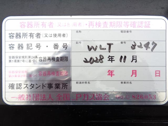 　２ｔ積　極東製プレスパッカー車４．２立米　４．１Ｌ　ＬＰＧ車　フロア５速ＭＴ　バックモニター付　助手席スライドドア(67枚目)