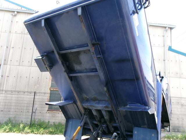 エルフトラック ３トン　巻き込み　ダンプ排出　塵芥車　３ｔ積　新明和製巻込ダンプ式パッカー車５．１立米　３．０Ｌディーゼルターボ　フロア６速ＭＴ（26枚目）