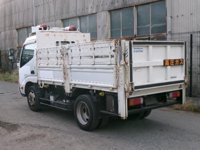 デュトロ 高床　３ｔ積　高床平ボディ４分割アオリ垂直パワーゲート付　４．１Ｌ　ＬＰＧ車　フロア５速ＭＴ　ルーフデッキ（6枚目）