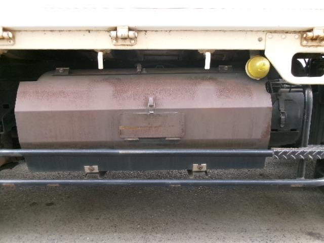 デュトロ 高床　３ｔ積　高床平ボディ４分割アオリ垂直パワーゲート付　４．１Ｌ　ＬＰＧ車　フロア５速ＭＴ　ルーフデッキ（52枚目）