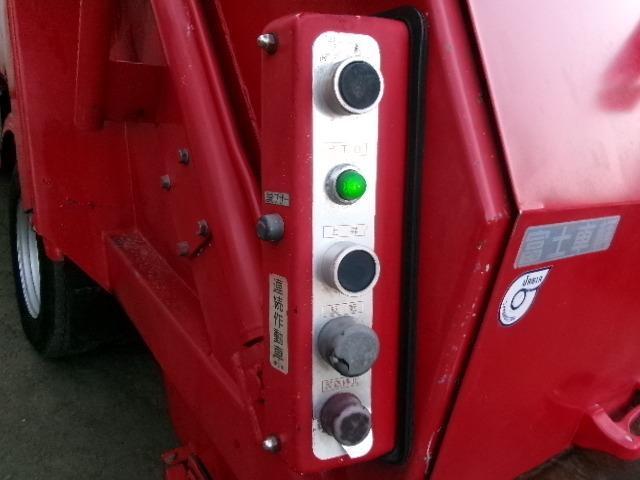 タイタントラック 2t積 富士車輌製プレスパッカー車4.2立米 3.0Lディーゼルターボ フロア6速MT バックモニター 連続スイッチ付 いすゞエルフOEM(28枚目)