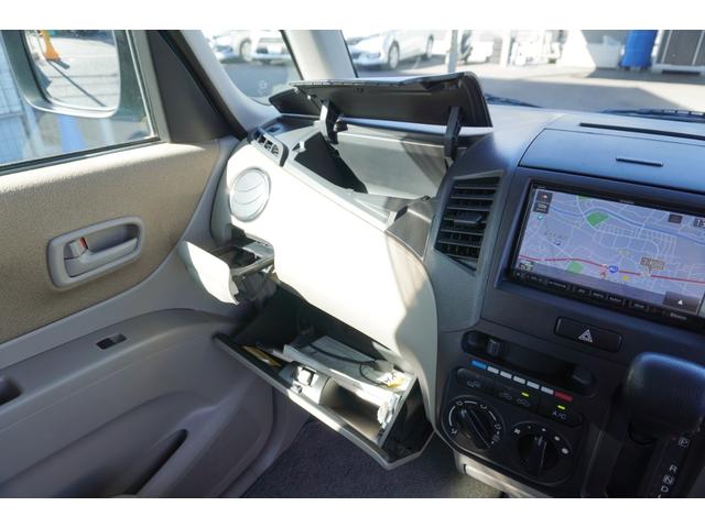 Ｌ　４ＷＤ　ＥＴＣ　両側スライドドア　ナビ　ＴＶ　スマートキー　シートヒーター　ベンチシート　ＣＶＴ　盗難防止システム　ＡＢＳ　ＣＤ　ＤＶＤ再生　ＵＳＢ　衝突安全ボディ　エアコン　パワーステアリング(12枚目)