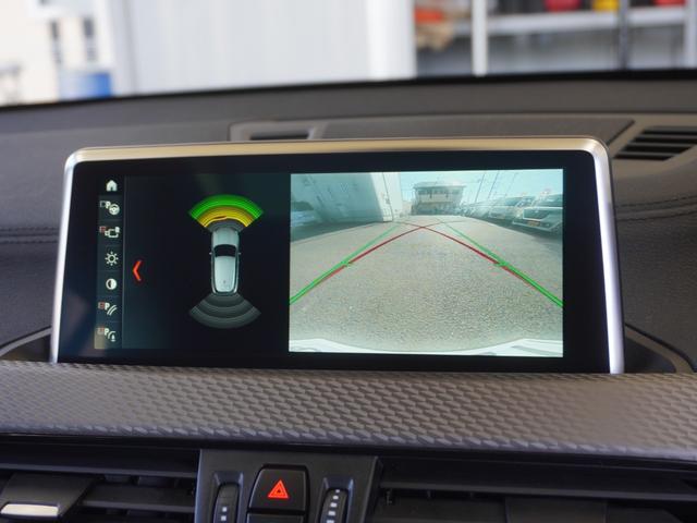 バックカメラおよびガイドライン表示が装着されていますので、車庫入れが苦手な人でもアシストしてくれます。