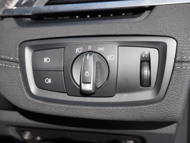 オートライトを装備しており周囲の明るさを検知してヘッドライトを自動で点灯・消灯してくれます。昼間でトンネルが多いドライブなどでは大活躍です。