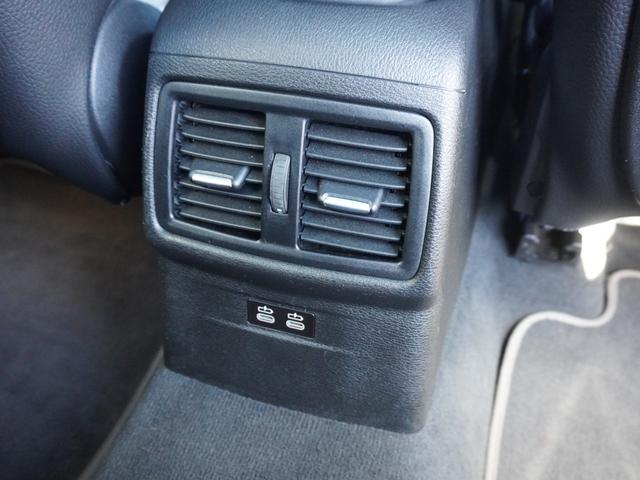 後席用にタイプＣ充電が２口ございます！