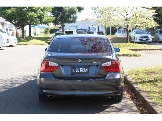 ３シリーズ ３２０ｉ　走行７千キロ　ルーフライニング張替済　社外ナビ　メモリーパワーシート　バックカメラ　ＤＶＤ再生　プッシュスタート　キーレス　スペアキー　取説　オートライト　ＭＴモード（64枚目）
