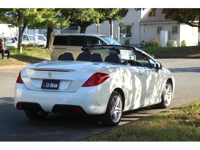 ３０８ ＣＣ　グリフ　ナビフルＴＶ／黒革シート／メモリーパワーシート／シートヒーター／フル電動オープン／ネックウォーマー／ＥＴＣ／ＨＩＤ／クルコン／オートライト／キーレス／電動格納ミラー／ＭＴモード（4枚目）