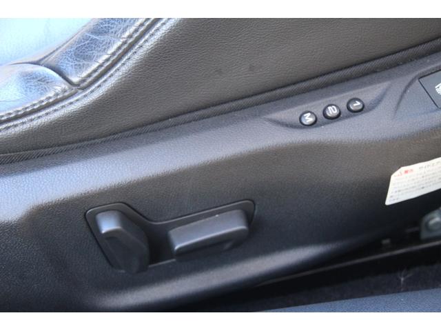 ３０８ ＣＣ　グリフ　ナビフルＴＶ／黒革シート／メモリーパワーシート／シートヒーター／フル電動オープン／ネックウォーマー／ＥＴＣ／ＨＩＤ／クルコン／オートライト／キーレス／電動格納ミラー／ＭＴモード（14枚目）