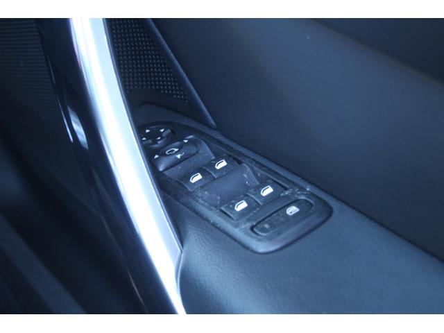 ３０８ ＣＣ　グリフ　ナビフルＴＶ／黒革シート／メモリーパワーシート／シートヒーター／フル電動オープン／ネックウォーマー／ＥＴＣ／ＨＩＤ／クルコン／オートライト／キーレス／電動格納ミラー／ＭＴモード（22枚目）