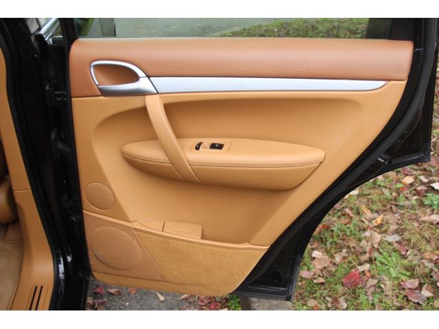 カイエン ベースグレード　ＯＰ２０ＡＷ／サンルーフ／ナビ／フルＴＶ／バックモニター／ブラウンレザー／シートヒーター／Ｂｌｕｅｔｏｏｔｈ／パワーシート／ＨＩＤ／ＥＴＣ／キーレス／記録簿８枚（33枚目）