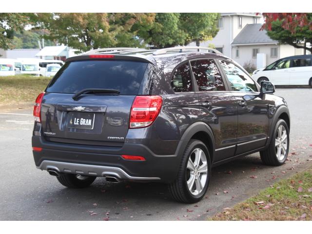 シボレーキャプティバ アクティブライフ エディション 30台限定車/フリップダウンモニター/ドラレコ/ナビ/フルTV/バックモニター/ツートンハーフレザー/モール塗装/ペイントグリル/キーレス/パワーシート/3列シート/電動パーキング/Bluetooth(4枚目)