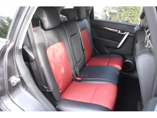 シボレーキャプティバ アクティブライフ エディション 30台限定車/フリップダウンモニター/ドラレコ/ナビ/フルTV/バックモニター/ツートンハーフレザー/モール塗装/ペイントグリル/キーレス/パワーシート/3列シート/電動パーキング/Bluetooth(11枚目)