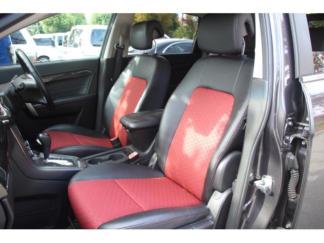 シボレーキャプティバ アクティブライフ エディション 30台限定車/フリップダウンモニター/ドラレコ/ナビ/フルTV/バックモニター/ツートンハーフレザー/モール塗装/ペイントグリル/キーレス/パワーシート/3列シート/電動パーキング/Bluetooth(14枚目)