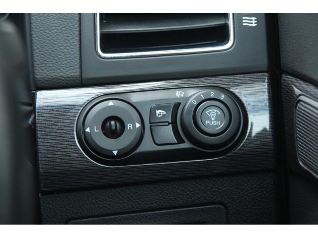 シボレーキャプティバ アクティブライフ エディション 30台限定車/フリップダウンモニター/ドラレコ/ナビ/フルTV/バックモニター/ツートンハーフレザー/モール塗装/ペイントグリル/キーレス/パワーシート/3列シート/電動パーキング/Bluetooth(31枚目)