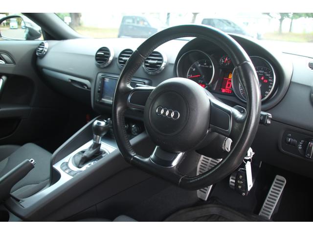 ＴＴクーペ ２．０ＴＦＳＩ　ＡＡ評価４．５点／社外フルエアロ／４本出しマフラー／ローダウン／社外ヘッドライト／エアクリ／ナビ／パドルシフト／ＨＩＤ／ＥＴＣ／キーレス／ＭＴモード／電動リアスポ（8枚目）