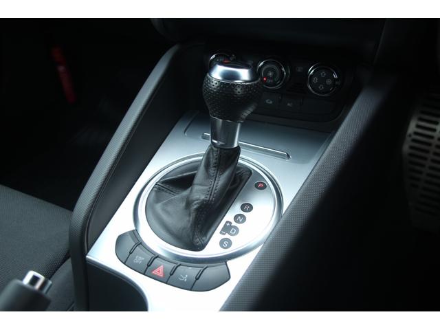 ＴＴクーペ ２．０ＴＦＳＩ　ＡＡ評価４．５点／社外フルエアロ／４本出しマフラー／ローダウン／社外ヘッドライト／エアクリ／ナビ／パドルシフト／ＨＩＤ／ＥＴＣ／キーレス／ＭＴモード／電動リアスポ（17枚目）