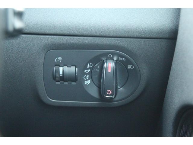 ＴＴクーペ ２．０ＴＦＳＩ　ＡＡ評価４．５点／社外フルエアロ／４本出しマフラー／ローダウン／社外ヘッドライト／エアクリ／ナビ／パドルシフト／ＨＩＤ／ＥＴＣ／キーレス／ＭＴモード／電動リアスポ（21枚目）