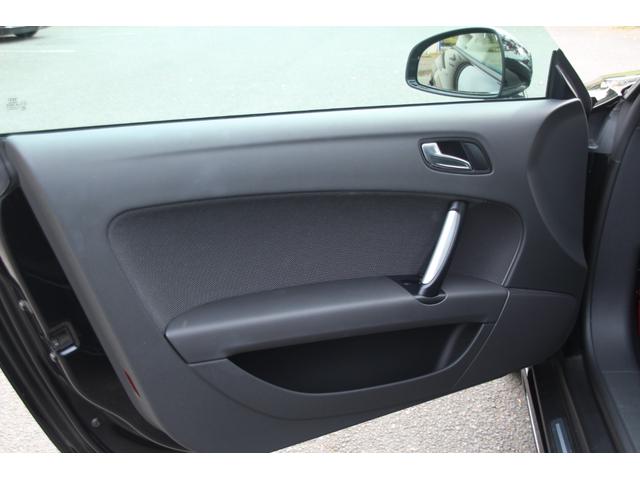 ＴＴクーペ ２．０ＴＦＳＩ　ＡＡ評価４．５点／社外フルエアロ／４本出しマフラー／ローダウン／社外ヘッドライト／エアクリ／ナビ／パドルシフト／ＨＩＤ／ＥＴＣ／キーレス／ＭＴモード／電動リアスポ（27枚目）