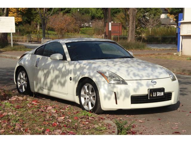 フェアレディＺ バージョンＴ　社外マフラー／黒革／電動シート／ナビ／シートヒーター／ＭＴモード／リアスポ／タワーバー／ＥＴＣ（2枚目）