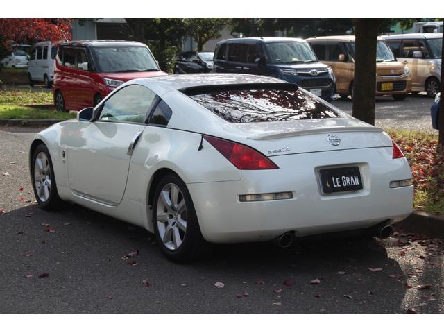 フェアレディＺ バージョンＴ　社外マフラー／黒革／電動シート／ナビ／シートヒーター／ＭＴモード／リアスポ／タワーバー／ＥＴＣ（3枚目）