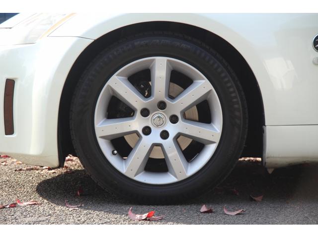 フェアレディＺ バージョンＴ　社外マフラー／黒革／電動シート／ナビ／シートヒーター／ＭＴモード／リアスポ／タワーバー／ＥＴＣ（6枚目）