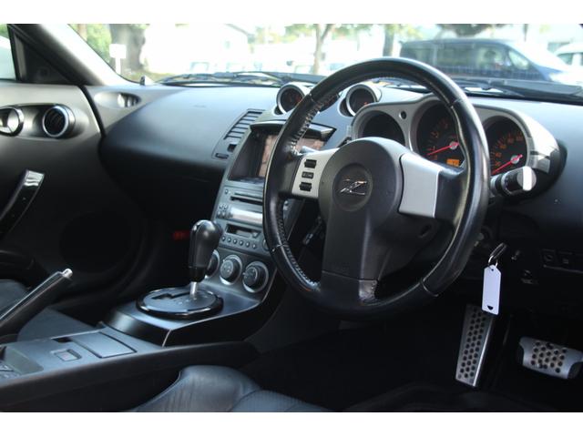 フェアレディＺ バージョンＴ　社外マフラー／黒革／電動シート／ナビ／シートヒーター／ＭＴモード／リアスポ／タワーバー／ＥＴＣ（8枚目）